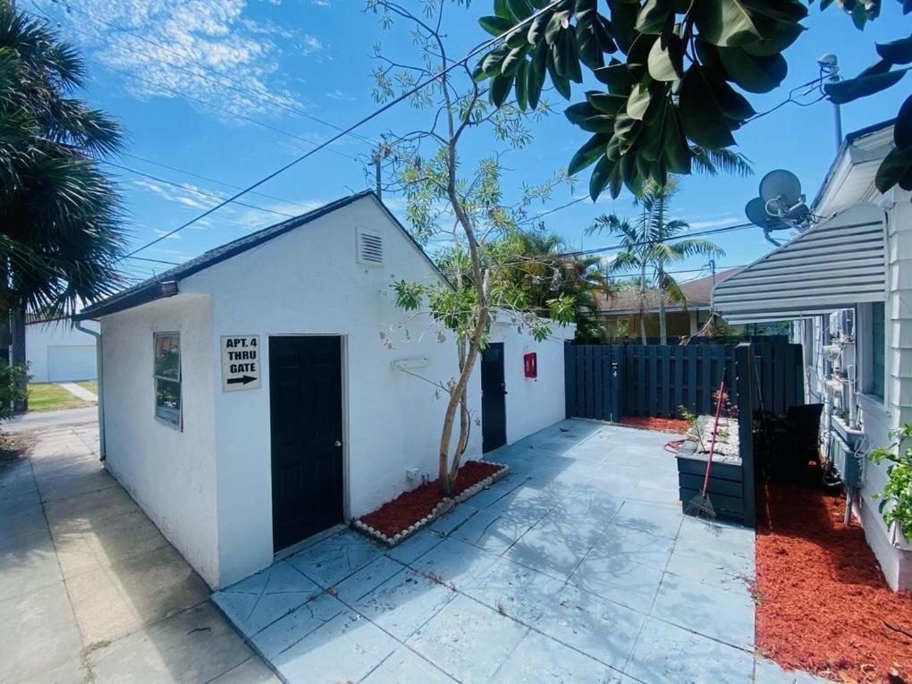 Steps To Beach & Downtown! Spacious Beach Bungalow #2 Lake Worth Beach Bagian luar foto